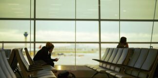 Volo in ritardo Volotea di oltre tre ore Olbia Bologna