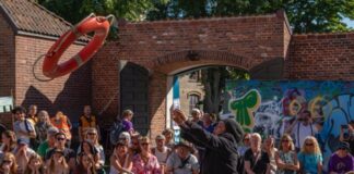 Uno spettacolo partecipato e internazionale del Teatro Due Mondi chiude a Faenza il progetto Ci vediamo al Parco