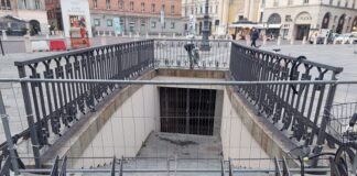Ripulita la scalinata che scende all’Ex Cobianchi. Prosegue il restyling del centro città