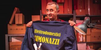 Vito in “La felicità è un pacco” il 20 novembre 2022 al Teatro Comunale Walter Chiari di Cervia
