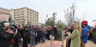 Una folla per l’inizio dei festeggiamenti natalizi di Riccione