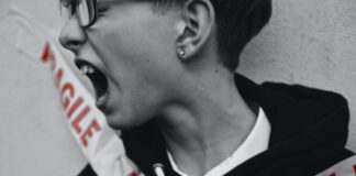 Celebrazioni, obblighi e violazioni