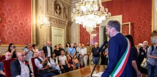 Il sindaco Matteo Lepore ha consegnato la Turrita d’argento a Samuel Pinto