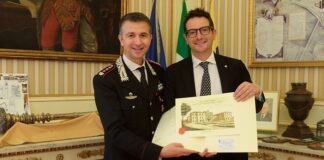 Il saluto del Sindaco al colonnello Toscani in Municipio
