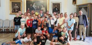 Accolti in Municipio giovanissimi calciatori ucraini
