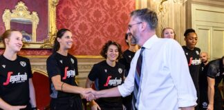 Il sindaco Lepore ha ricevuto a Palazzo d’Accursio la Virtus Segafredo Bologna femminile (FOTO)