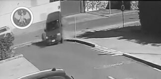 Non si arrestano all’alt, provocano un incidente e si scambiano i ruoli: denunciati dalla Polizia Locale
