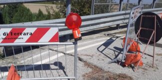 In via Falce interventi di manutenzione sulla rampa del cavalcavia autostradale, con chiusura al transito