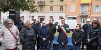 Una Panchina Rossa in piazzale Matteotti