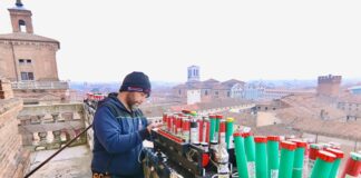 Capodanno a Ferrara, Incendio del Castello: migliaia di fuochi d’artificio su torri e balconate