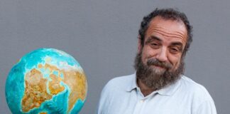 Giobbe Covatta in “6° (sei gradi)” il 2 e 3 febbraio 2024 al Teatro Dehon di Bologna
