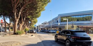 Posa della fibra ottica lungo viale Emilia