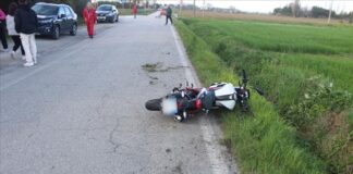 Scontro moto-bicicletta tra le vie San Giorgio e Rovescio (FOTO)