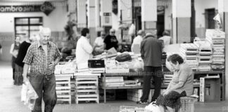Un fotoracconto in bianco e nero sul vecchio mercato (FOTO)