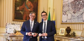 Il Console Generale degli Stati Uniti d’America a Milano, Douglass Benning, in municipio