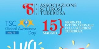 La fontana di piazza Repubblica in azzurro per la Giornata Internazionale della Sclerosi Tuberosa