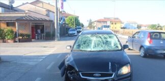 Perde il controllo dell’auto a causa di un colpo di sonno, incidente sulla via Ravennate (FOTO)
