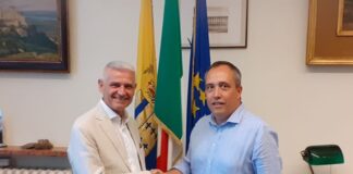 Il Dr. Bocedi dirigente dell’Ufficio Scolastico Provinciale saluta Il Presidente della Provincia di Parma Andrea Massari