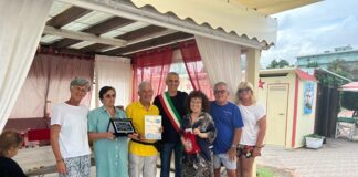 Stessa spiaggia e stesso hotel da 25 anni, per 25 giorni: premiata la famiglia Maione