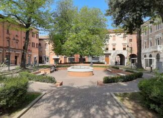 “Giornata Nazionale delle Pubbliche Assistenze Anpas”, un weekend in arancione per la fontana di Piazza della Repubblica a Ferrara
