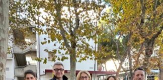 Giornata contro la violenza sulle donne, un’altra panchina rossa a Cattolica davanti alla farmacia