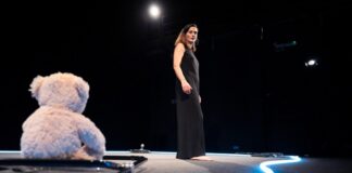 Teatro Piccolo, Forlì: il 3 e 4 novembre 2024 Paola Fresa in “P come Penelope”