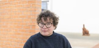 Fondazione Zucchelli dal 6 al 16 febbraio ospita l’opera Phone User 2 di Judith Hopf