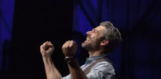 Lo spettacolo È questa la vita che sognavo da bambino? è rinviato a lunedì 19 e mercoledì 21 maggio
