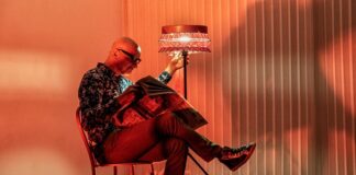 Carlo Colombo canta la donna il 1° marzo alla palestra scolastica di Lama Mocogno (MO)