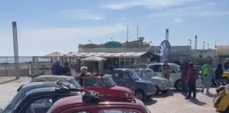 La sfilata delle auto d’epoca per le vie di Riccione omaggia la Giornata internazionale della donna