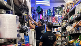 Controllo in un market di via Roma