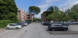 Lavori di manutenzione al verde pubblico nell’area adibita a parcheggio di piazzale Sirotti, in zona Vigne (FOTO)