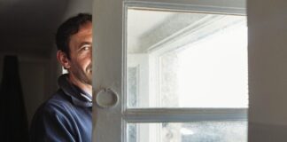 Oltre lo sguardo: una mostra per raccontare dieci anni di fotografia sull’homelessness