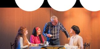 Max Pisu in “Sinceramente bugiardi” dal 19 al 21 dicembre al Teatro Dehon di Bologna