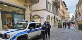 Centro storico: sversamento di olio da mezzo per la raccolta rifiuti