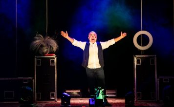 Teatro Comunale Walter Chiari, Cervia: posti esauriti per Paolo Cevoli e lo spettacolo “Figli di Troia”, in scena il 5 marzo