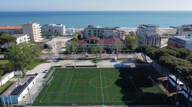 Completati i lavori di manutenzione straordinaria dei campi di calcio di Via Platani