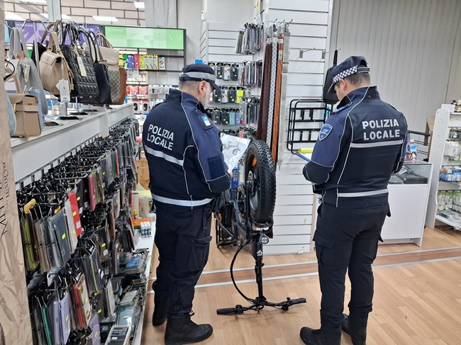 In vendita mezzi elettrici privi delle certificazioni di sicurezza, esercenti nei guai