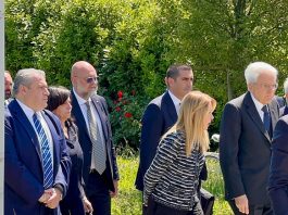 Regione: Auto sulla folla a Modena
