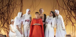 Lo sciopero del sesso contro la guerra: Lella Costa a Ferrara con “Lisistrata” dall’8 al 10 maggio