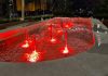 La fontana di piazza della Repubblica a Ferrara in rosso per la Giornata mondiale della Sclerosi Multipla