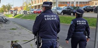 Incastrato dal cappellino: 32enne denunciato dalla Polizia Locale