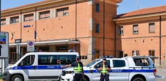 Sputi e minacce verso agenti, personale del 118 e cittadini: 59enne fermato in zona stazione