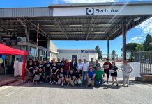Electrolux, Comune vicino agli scioperanti