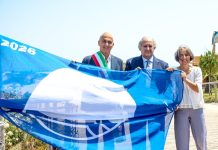 Dopo quindici anni torna a sventolare su Rimini la Bandiera Blu FEE, ieri la cerimonia ufficiale dell’alzabandiera