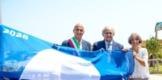 Dopo quindici anni torna a sventolare su Rimini la Bandiera Blu FEE, ieri la cerimonia ufficiale dell’alzabandiera