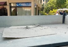 Cornicione pericolante sul Corso, transennato l’ultimo tratto all’angolo con il Pubblico Passeggio