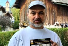 L’autore Cesare Camorani con il nuovo lavoro: la copertina in xilografia e stampata a torchio per il concorso nazionale