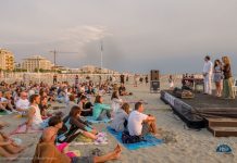 L’alba magica di Sara Gioielli: note d’autore e jazz d’avanguardia sulla spiaggia di Riccione
