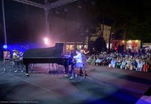 L’energia di Ana Carla Maza conquista la piazza e fa cantare e ballare il pubblico sulle note travolgenti della musica cubana